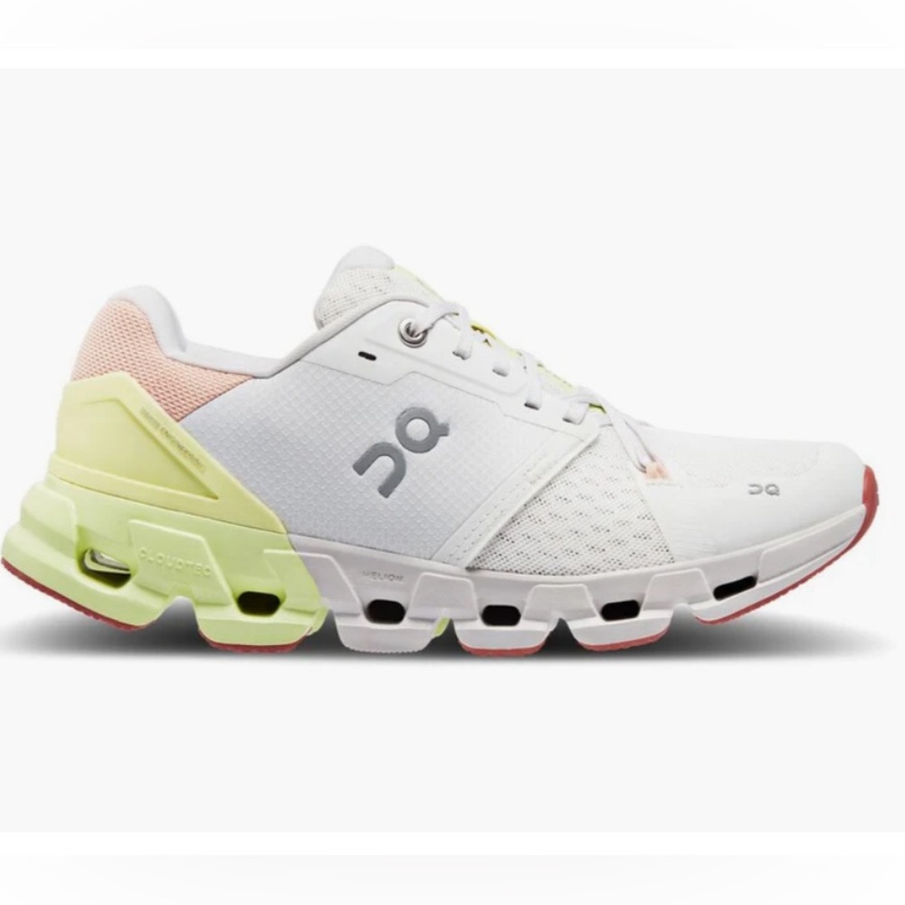 OnCloud Cloudflyer 4, size women’s 7.5, white, hay